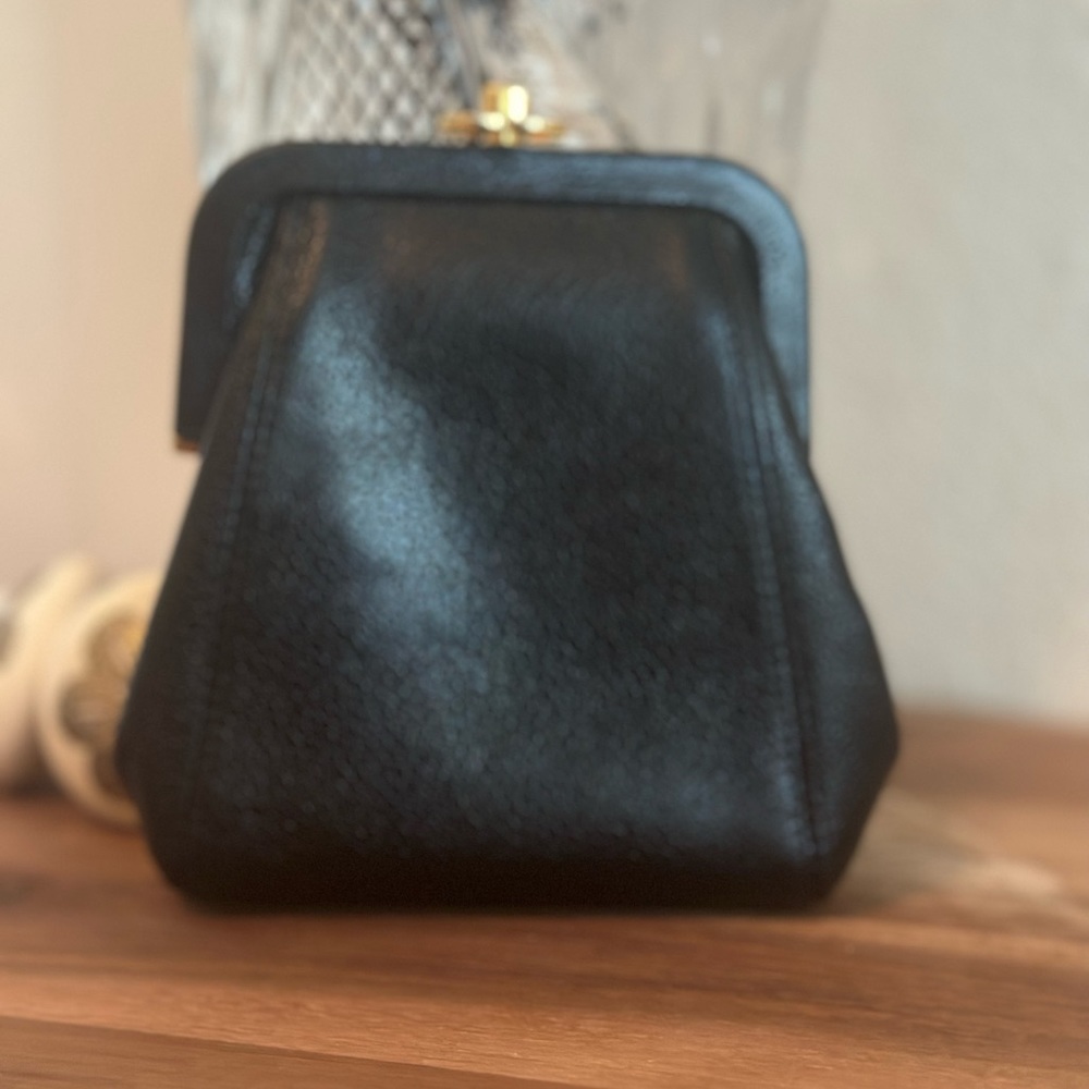 Authentic Vintage Chanel Black Caviar Kiss Lock Coin Purse - Picture 2 of 11
